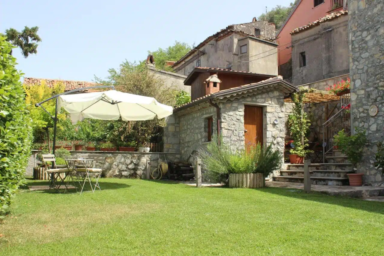 Il-Borgo-Ospitale-giardino
